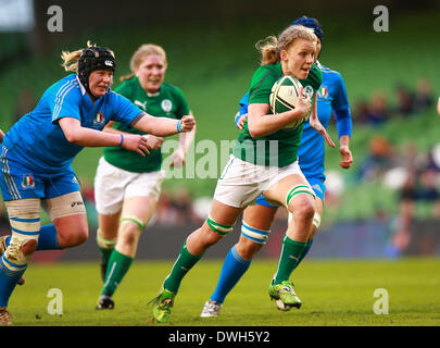 Dublin, Irlande. 05Th Mar, 2014. Claire Molloy (Irlande) fait une pause durant le match des 6 Nations entre l'Irlande et l'Italie, à l'Aviva Stadium de Dublin : Action Crédit Plus Sport/Alamy Live News Banque D'Images