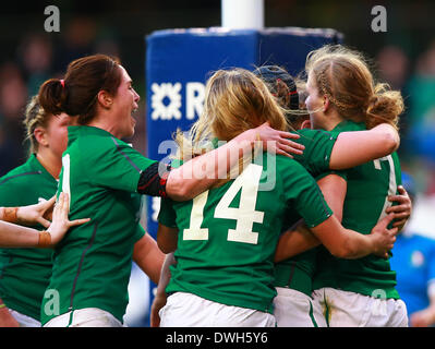 Dublin, Irlande. 05Th Mar, 2014. Claire Molloy (Irlande) célèbre sa essayer pendant le match des 6 Nations entre l'Irlande et l'Italie, à l'Aviva Stadium de Dublin : Action Crédit Plus Sport/Alamy Live News Banque D'Images