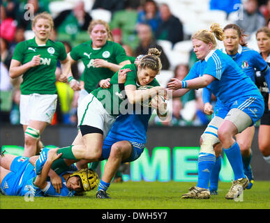 Dublin, Irlande. 05Th Mar, 2014. Alison Miller (Irlande) lecteurs de l'activité au cours de la féministe 6 Nations match entre l'Irlande et l'Italie, à l'Aviva Stadium de Dublin : Action Crédit Plus Sport/Alamy Live News Banque D'Images
