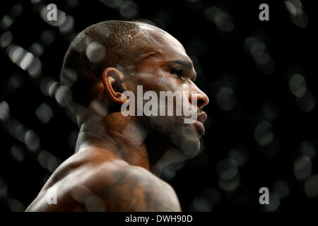 Londres, Royaume-Uni. 05Th Mar, 2014. Jimi Manuwa regarde sur l'avant de sa lumière Heavyweight bout avec Alexander Gustafsson passe de perdre par ko sur la carte principale lors de l'UFC Fight Night London de l'O2 Arena. Credit : Action Plus Sport/Alamy Live News Banque D'Images