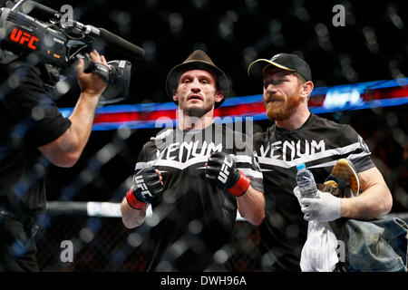 Londres, Royaume-Uni. 05Th Mar, 2014. Brad Pickett pose après avoir combattu Neil Seery et passe pour le vaincre par TKO round 3 dans un combat de la masselotte sur la carte principale lors de l'UFC Fight Night London de l'O2 Arena. Credit : Action Plus Sport/Alamy Live News Banque D'Images