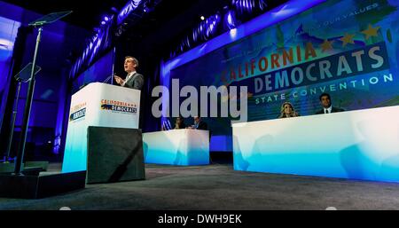 Los Angeles, Californie, USA. 05Th Mar, 2014. Los Angeles Mayor ERIC GARCETTI parle lors de l'Assemblée générale le jour deux des trois jours de Congrès de l'État de Californie-démocrates au Los Angeles Convention Center. Crédit : Brian Cahn/ZUMAPRESS.com/Alamy Live News Banque D'Images