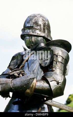 Reconstitution historique médiévale, armure de plaque complète, 15e siècle, comme utilisé dans les Guerres des Roses et de la bataille de Bosworth, soldats soldat anglais England UK Banque D'Images