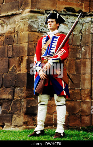 Le 13e Régiment de Pulteney 1745 pieds, comme déployés à bataille de Culloden, reconstitution historique des soldats anglais soldat britannique fusils mousquets England UK Banque D'Images