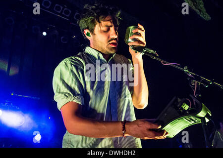 Detroit, Michigan, USA. Mar 8, 2014. Chanteur SAMEER GADHIAR la bande de jeunes le géant sur la Tour de l'esprit sur la matière au Fillmore Theatre de Detroit, MI le 8 mars 2014 Crédit : Marc Nader/ZUMA/ZUMAPRESS.com/Alamy fil Live News Banque D'Images