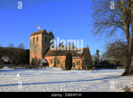 La belle église de St Bartholomews au village de Fingest, avec son double et saddleback tour normande sur une journée l'hiver Banque D'Images