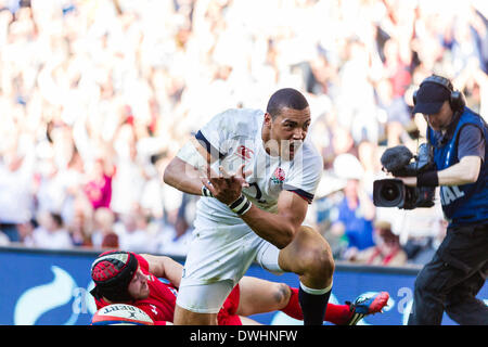 Londres, Royaume-Uni. 09Th Mar, 2014. Luther BURRELL centre Angleterre célèbre après avoir marqué son deuxième essai de la partie lors de la RBS 6 Nations match entre l'Angleterre et du Pays de Galles à Twickenham : Action Crédit Plus Sport/Alamy Live News Banque D'Images