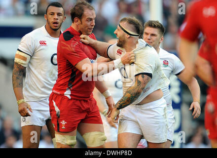 ALUN WYN JONES & JOE MARLER ANGLETERRE RU RU V Pays de Galles Londres TWICKENHAM ANGLETERRE 09 Mars 2014 Banque D'Images