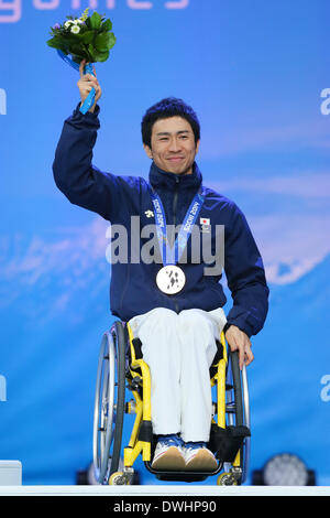 Sochi, Russie. Mar 8, 2014. Kozo Kubo (JPN) Biathlon : 7,5 km hommes victoire Séance Cérémonie à la place des médailles au cours de Jeux paralympiques d'hiver de Sotchi 2014 à Sotchi, Russie . © Yohei Osada/AFLO SPORT/Alamy Live News Banque D'Images