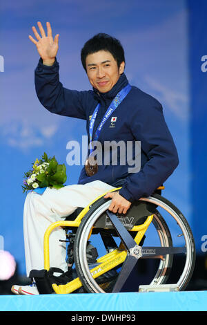 Sochi, Russie. Mar 8, 2014. Kozo Kubo (JPN) Biathlon : 7,5 km hommes victoire Séance Cérémonie à la place des médailles au cours de Jeux paralympiques d'hiver de Sotchi 2014 à Sotchi, Russie . © Yohei Osada/AFLO SPORT/Alamy Live News Banque D'Images