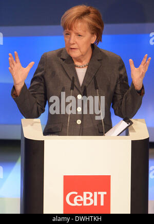 Hanovre, Allemagne. 09Th Mar, 2014. La chancelière allemande Angela Merkel s'est lors de l'ouverture officielle d'activité pour l'ordinateur expo CeBIT à Hanovre, Allemagne, 09 mars 2014. La Grande Bretagne est le pays partenaire à l'occasion du CeBIT qui se poursuit jusqu'au 14 mars 2014. Photo : PETER STEFFEN/dpa/Alamy Live News Banque D'Images