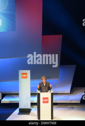 Hanovre, Allemagne. 09Th Mar, 2014. La chancelière allemande Angela Merkel s'est lors de l'ouverture officielle d'activité pour l'ordinateur expo CeBIT à Hanovre, Allemagne, 09 mars 2014. La Grande Bretagne est le pays partenaire à l'occasion du CeBIT qui se poursuit jusqu'au 14 mars 2014. Photo : PETER STEFFEN/dpa/Alamy Live News Banque D'Images