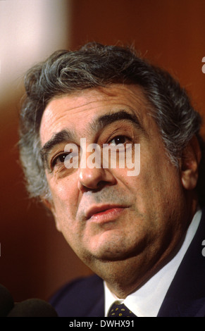 Placido Domingo, légende de l'opéra et directeur de l'Opéra de Washington, le 21 novembre 1997 à Washington, DC. Banque D'Images