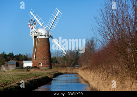 Sur la pompe éolienne Horsey Horsey marais en Norfolk, Angleterre Banque D'Images