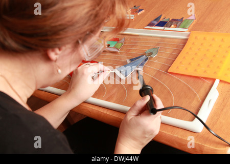 Vitraux bouilloire travaille avec des petits souvenirs Banque D'Images