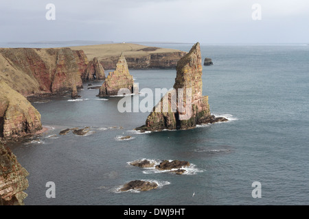 Duncansby Stacks de près de Duncansby Head Ecosse Mars 2014 Banque D'Images