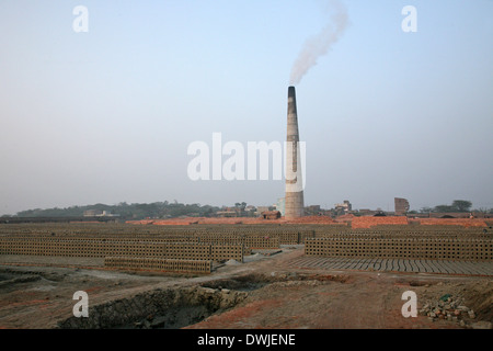 Brickfield dans Sarberia, dans l'ouest du Bengale, en Inde. Banque D'Images