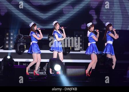 Fille de Taiwan Population groupe Dame effectuer au concert à Taipei, Chine Le Samedi Mars 8,2014. Banque D'Images