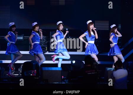 Fille de Taiwan Population groupe Dame effectuer au concert à Taipei, Chine Le Samedi Mars 8,2014. Banque D'Images