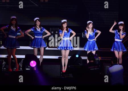 Fille de Taiwan Population groupe Dame effectuer au concert à Taipei, Chine Le Samedi Mars 8,2014. Banque D'Images