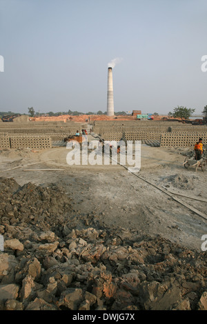 Brickfield dans Sarberia, dans l'ouest du Bengale, en Inde. Banque D'Images