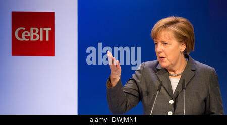 Hanovre, Allemagne. Mar 10, 2014.Hanovre, Allemagne. 09Th Mar, 2014. La chancelière allemande Angela Merkel s'est lors de l'ouverture officielle d'activité pour l'ordinateur expo CeBIT à Hanovre, Allemagne, 09 mars 2014. La Grande Bretagne est le pays partenaire à l'occasion du CeBIT qui se poursuit jusqu'au 14 mars 2014. Photo : Swen Pfoertner/dpa/Alamy Live News Banque D'Images