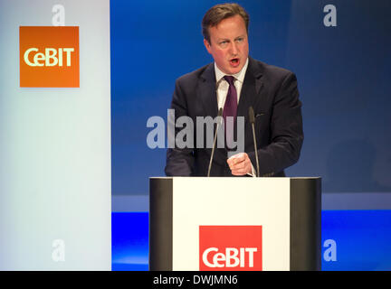Hanovre, Allemagne. Mar 10, 2014.Hanovre, Allemagne. 09Th Mar, 2014. Le Premier ministre britannique David Cameron parle lors de l'ouverture officielle d'activité pour l'ordinateur expo CeBIT à Hanovre, Allemagne, 09 mars 2014. La Grande Bretagne est le pays partenaire à l'occasion du CeBIT qui se poursuit jusqu'au 14 mars 2014. Photo : Swen Pfoertner/dpa/Alamy Live News Banque D'Images