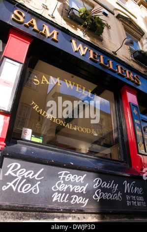 Wellers Sam pub bar traditionnel à Bath en Angleterre Somerset Banque D'Images