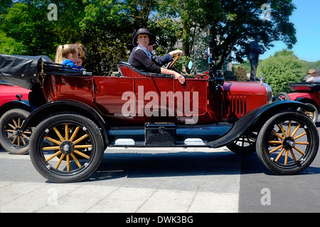 Convertible 1915 Ford Modèle T avec chauffeur et passagers Banque D'Images