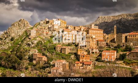 Le village de montagne de Speloncato en Balagne Corse du nord Banque D'Images