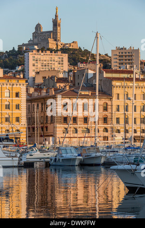 La fin de l'après-midi du soleil sur le port de Marseille sur la Cote d'Azur dans le sud de la France. Banque D'Images