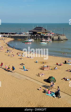 Viking Bay Beach et port de Broadstairs, Kent, Angleterre, Royaume-Uni, Europe Banque D'Images