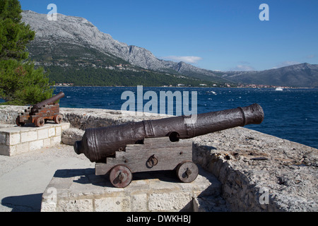Vieux canons, la ville de Korcula, l''île de Korcula, Croatie, Europe Banque D'Images