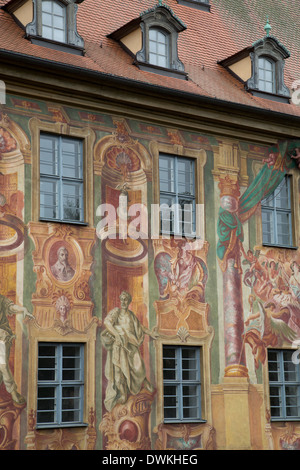 Murales sur l'Ancien hôtel de ville (Altes Rathaus), re-construit en 1467, peint par Johann Anwandar autour de 1756, Bamberg, Bavière, Allemagne Banque D'Images