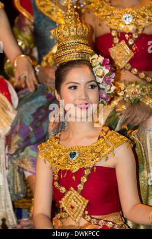 Jeune femme thaïlandaise à Loi Krathong festival, Chiang Mai, Thaïlande du Nord, Thaïlande, Asie du Sud, Asie Banque D'Images