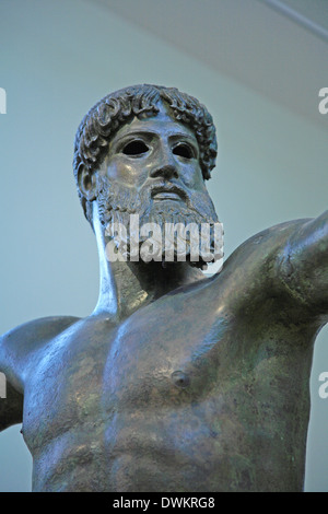 Grèce, Athènes, Museum, statue en bronze de Zeus ou Poséidon. On trouve dans la mer du Cap Artemision, dans la région du nord, 16. Ca 460 BC. Banque D'Images