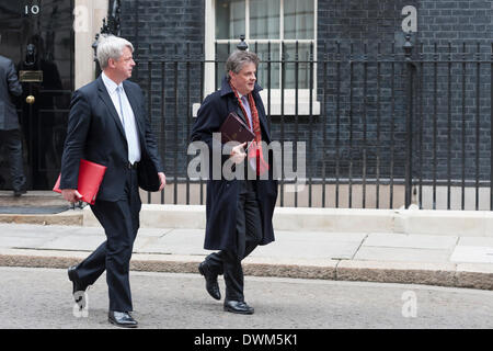 Londres, Royaume-Uni. 11 mars 2014. Assister à une réunion du cabinet des ministres au 10 Downing Street. Sur la photo : (2e L) ANDREW LANSLEY MP - Chef de la Chambre des communes et Lord du Sceau privé ; (3L) LORD HILL de OAREFORD CBE - Leader de la Chambre des Lords et Chancelier du duché de Lancaster Crédit : Lee Thomas/Alamy Live News Banque D'Images