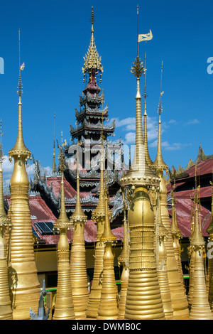 Shwe Inn Thein Paya complexe des temples à Ithein (aussi Indein) près du lac Inle dans l'Etat Shan, dans le centre de Myanmar (Birmanie). Banque D'Images