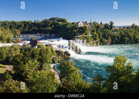 Chutes du Rhin (Rheinfall) cascades avec Schloss Laufen château, Neuhausen près de Schaffhausen, canton de Schaffhouse, Suisse Banque D'Images