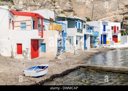 Syrmata colorés dans le village de pêcheur de Klima sur île de Milos, Cyclades, Grèce Banque D'Images