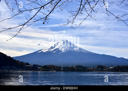 Le Mt Fuji depuis le lac Kawaguchiko Banque D'Images