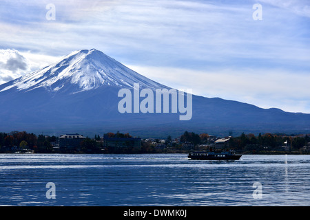 Le Mt Fuji depuis le lac Kawaguchiko Banque D'Images