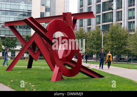 Sculpture métal rouge par l'artiste Mark di Suvero au MIT à Boston, États-Unis Banque D'Images