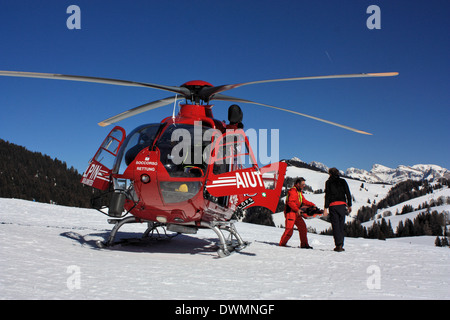 'Aiut Alpin Dolomites' heli mountain rescue, Eurocopter EC 135 T2, Alpe di Siusi / Alpe di Siusi, le Tyrol du Sud, Italie Banque D'Images