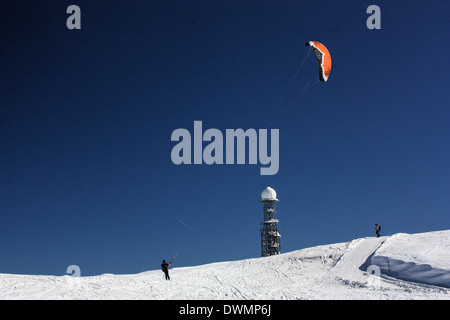 Le ski cerf-volant à la corne Rittner, cols alpins Banque D'Images