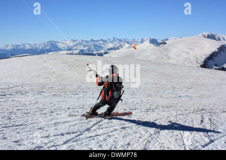 Le ski cerf-volant à la corne Rittner, cols alpins Banque D'Images