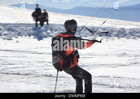 Le ski cerf-volant à la corne Rittner, cols alpins Banque D'Images