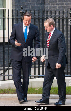 11 mars 2014 à Londres. Le Premier ministre irlandais, Enda Kenny arrive à Downing Street pour examiner une série de questions avec M. Cameron y compris visa la flexibilité, le commerce et l'Irlande du Nord. Crédit : Paul Davey/Alamy Live News Banque D'Images