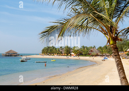 Plage de Saly sur la Petite Côte (petite côte), Sénégal, Afrique de l'Ouest, l'Afrique Banque D'Images