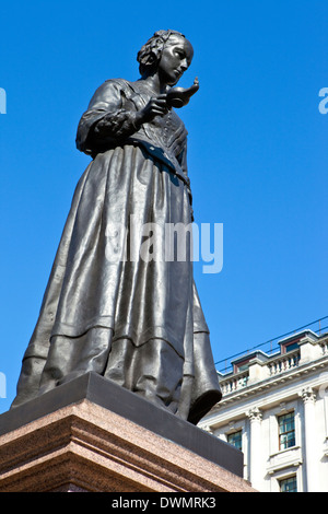 Statue de la célèbre infirmière Florence Nightingale à Londres. Banque D'Images